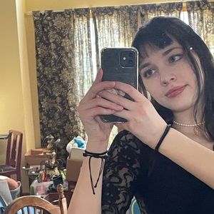 Meet your Posher, Ella